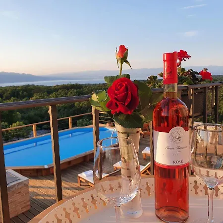 Stone House Rosuja 别墅 *