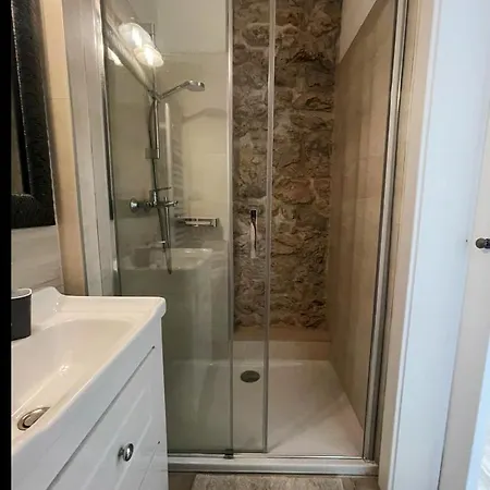 Stone House Rosuja 别墅